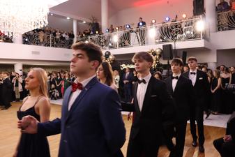 Uczniowie II LO w Wieluniu studniówkę mają już za sobą!